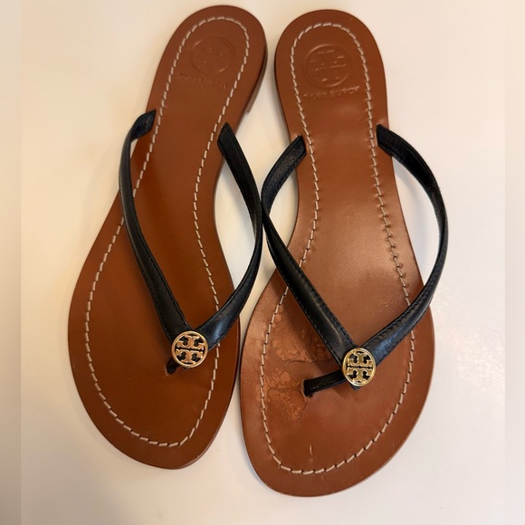 Tory Burch Terra Thong Sandals Black /Gold Logo SZ 7 Made in Brazil Footbed Wear - Picture 2 of 6